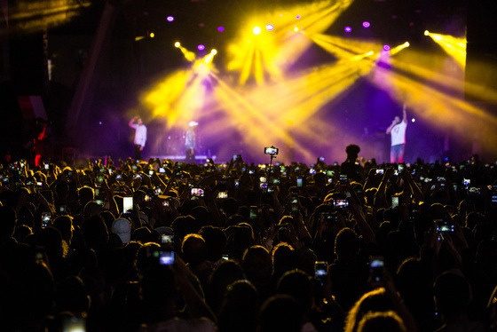 Yellow lights crowd
